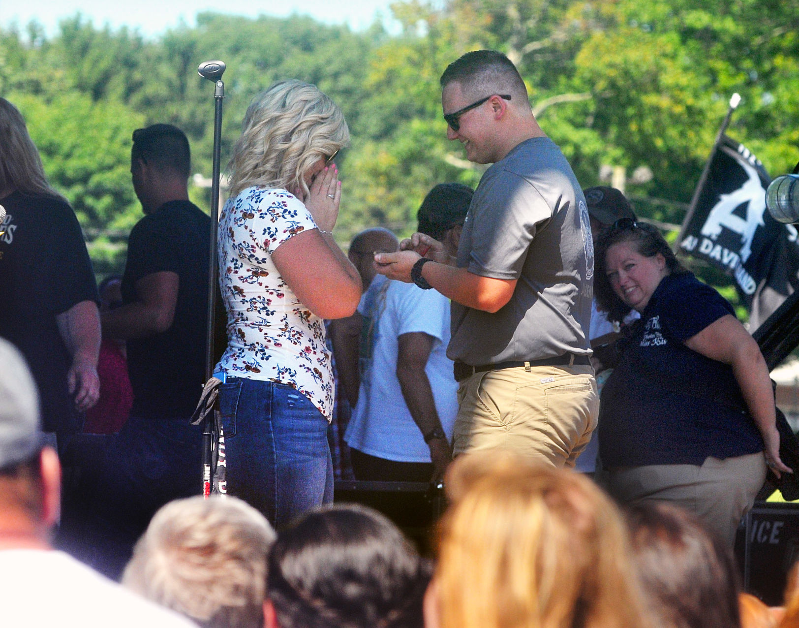 Logan Cusimano proposes to Sammi Safko